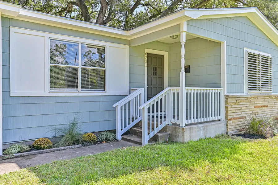6731 W Bayou Drive, Hitchcock, TX 77563 - #2