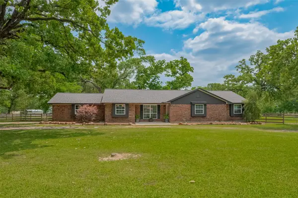 8 Riverwood Lane, Hempstead, TX 77445