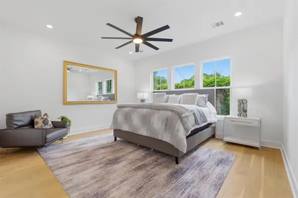 218 Avenue Of Oaks Street, Houston, TX 77009