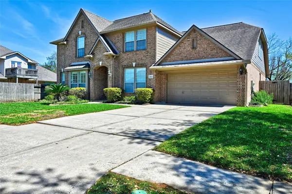 1415 Crystal Lake Circle E, Pearland, TX 77584