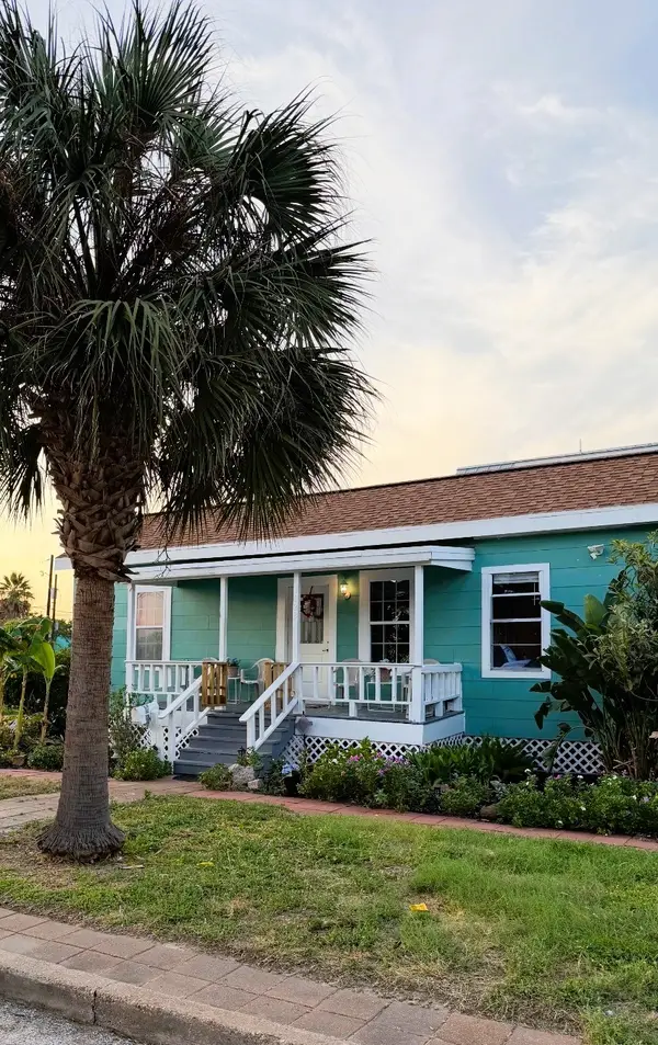 1028 Avenue L, Galveston, TX 77550