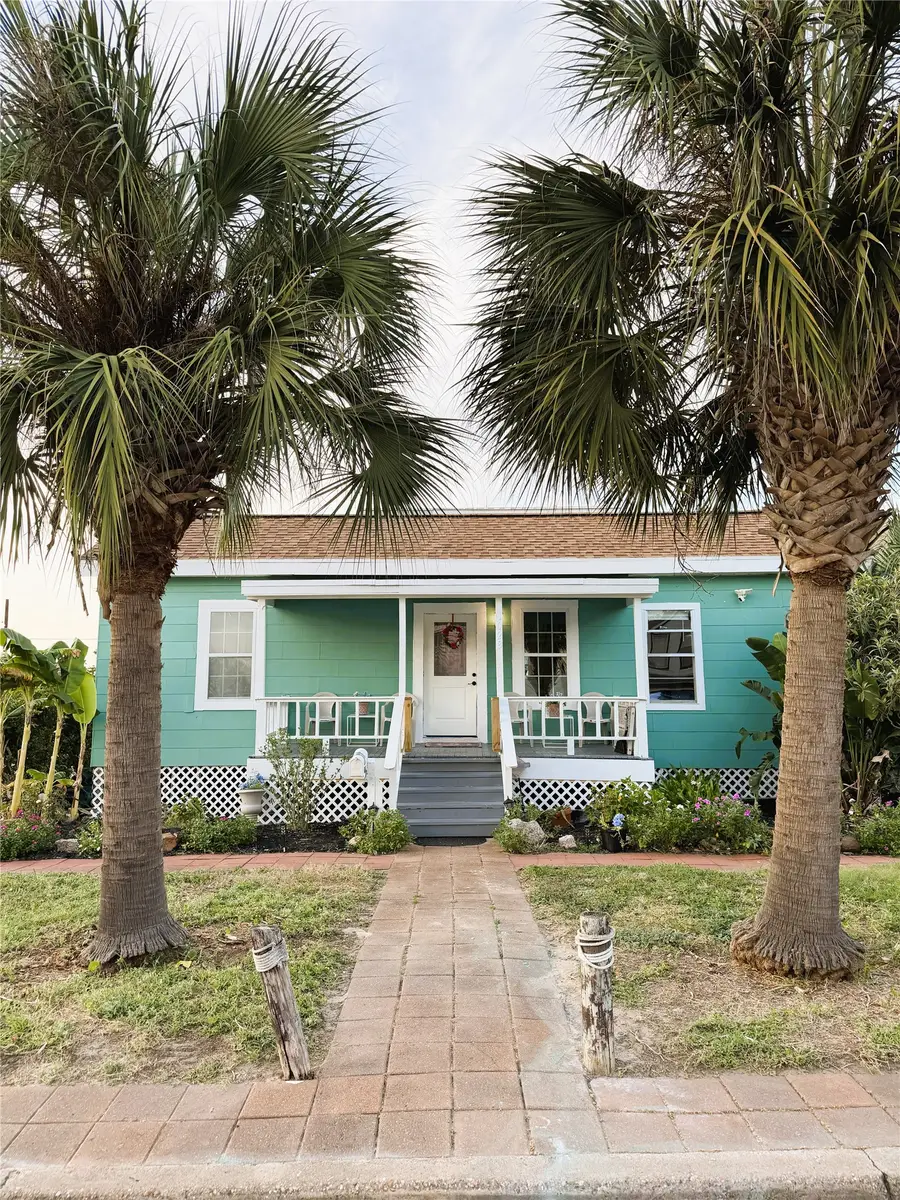 1028 Avenue L, Galveston, TX 77550 - #2