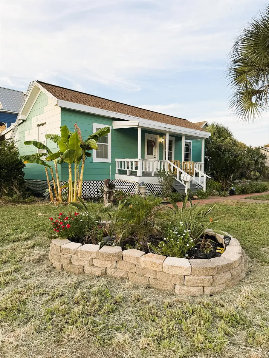 1028 Avenue L, Galveston, TX 77550 - #3