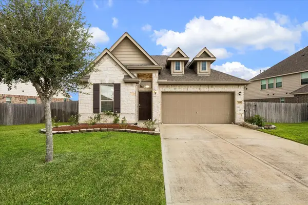 1815 Oakdale Mist Drive, Dickinson, TX 77539