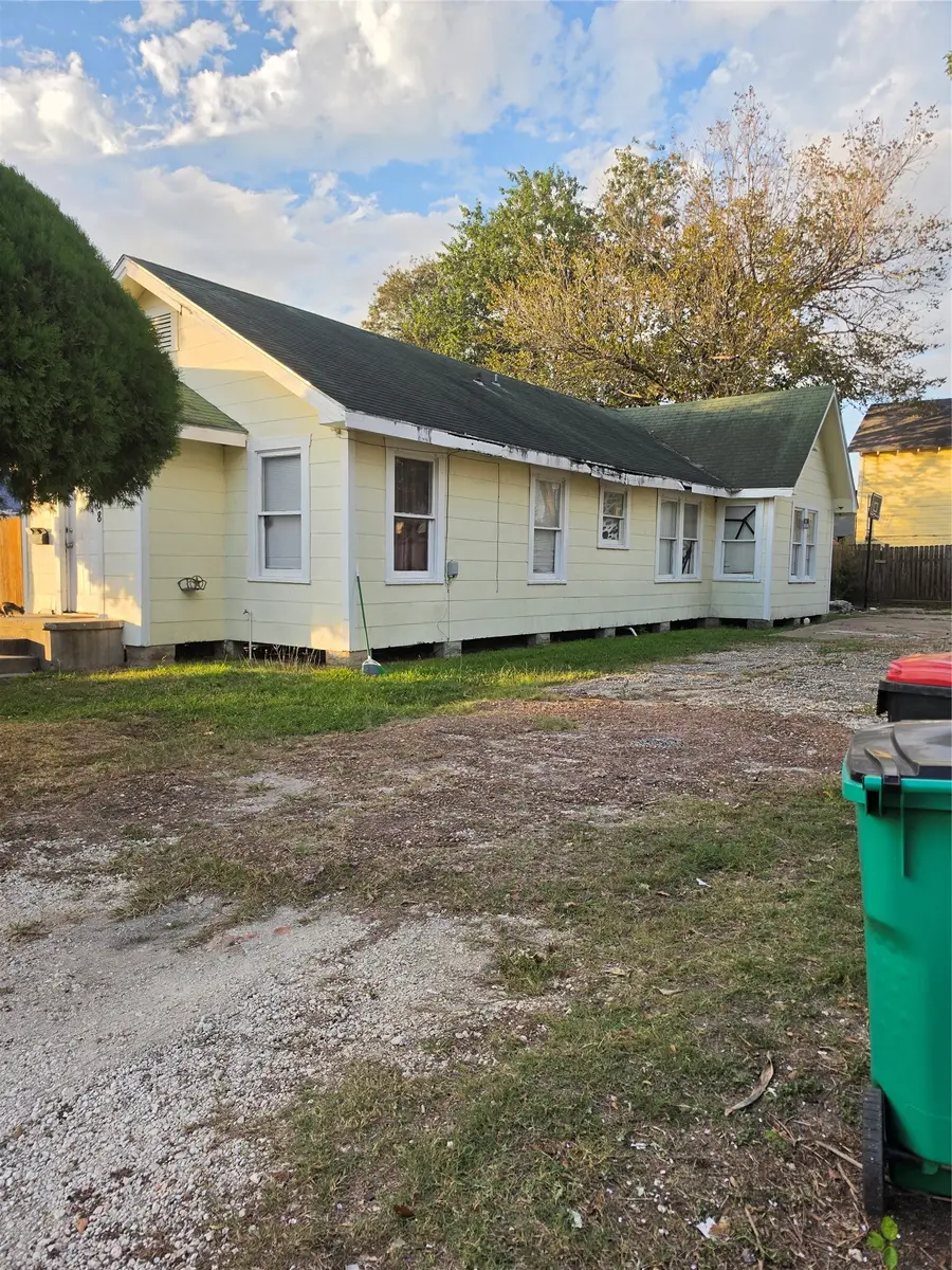108 W Humble Street, Baytown, TX 77520 - #2