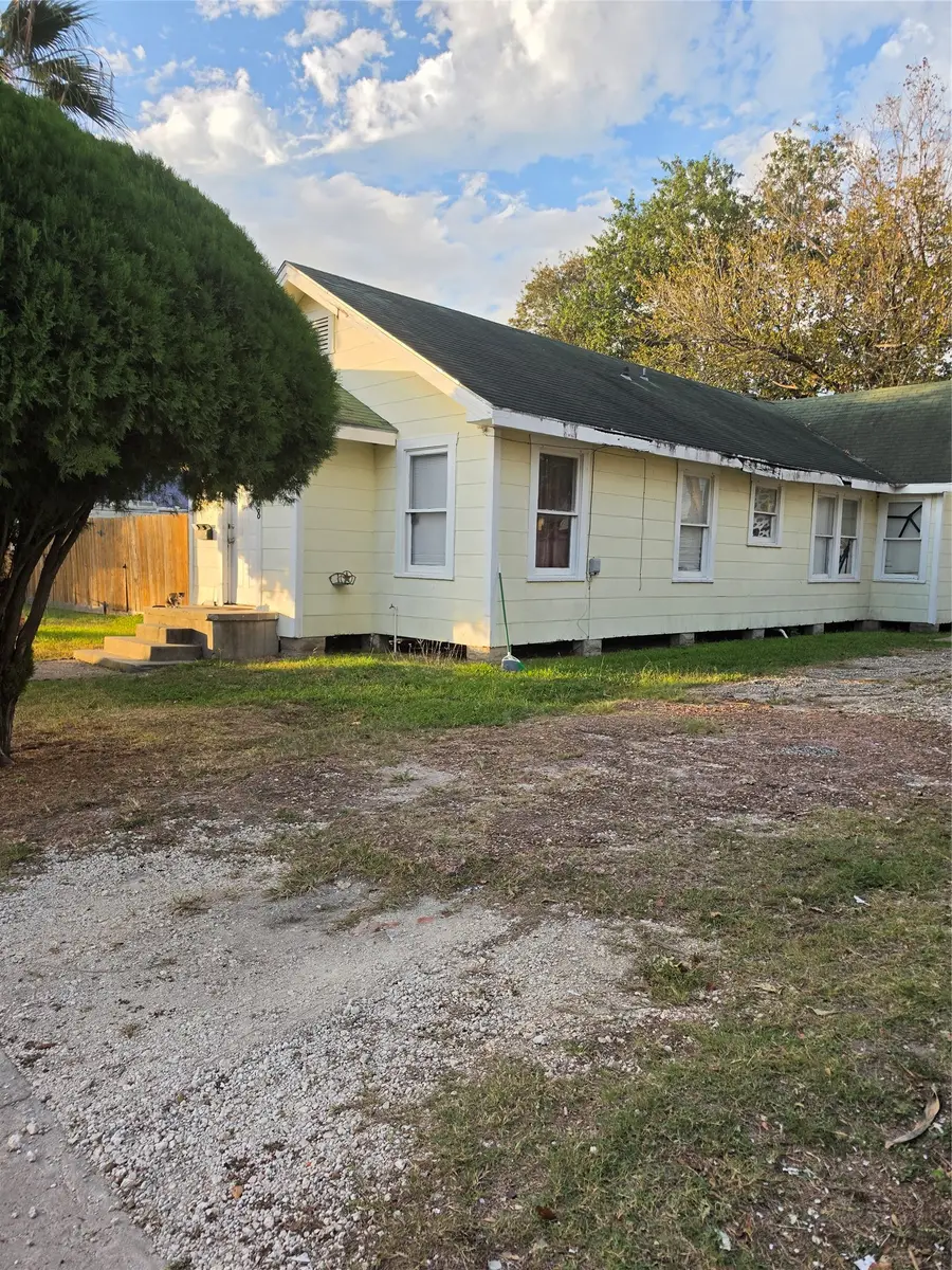 108 W Humble Street, Baytown, TX 77520 - #3