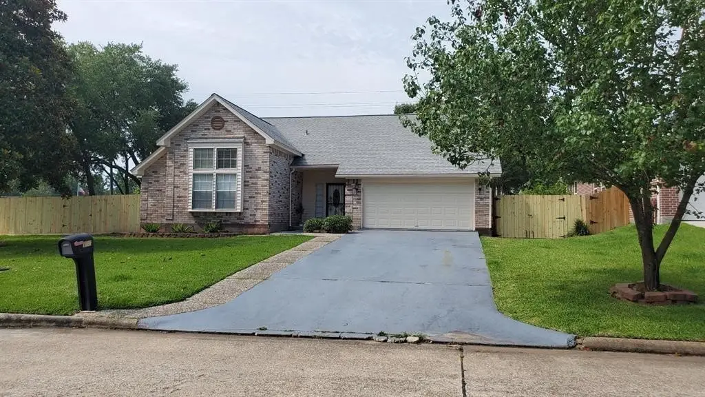 155 April Waters Drive W, Montgomery, TX 77356 - Image #1
