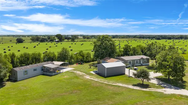 2422 Minks Road, Wallis, TX 77485