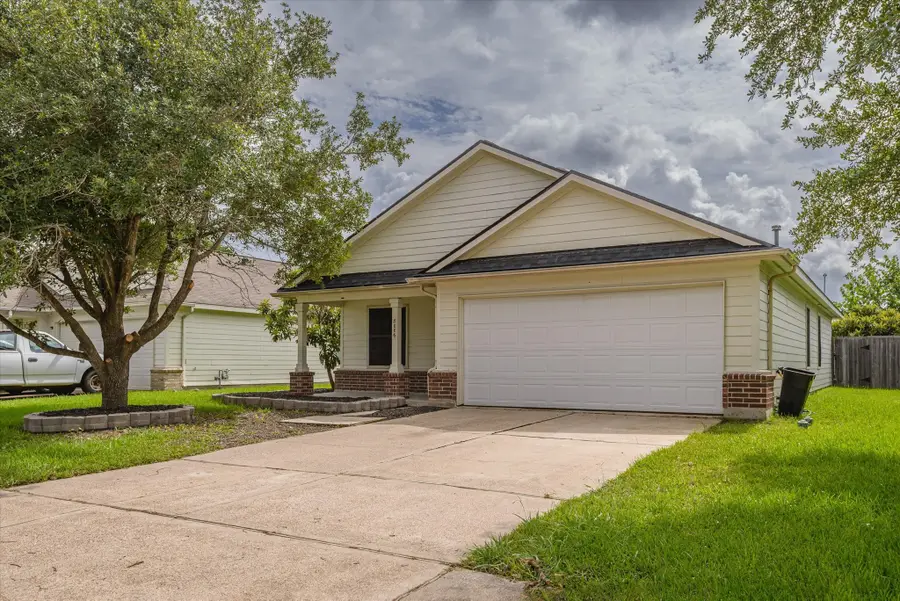 8006 Ginger Park Drive, Baytown, TX 77521 - Image #2