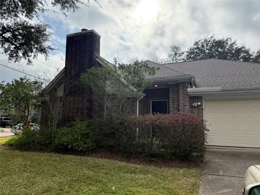 15518 Heritage Country Court, Friendswood, TX 77546 - Image #2