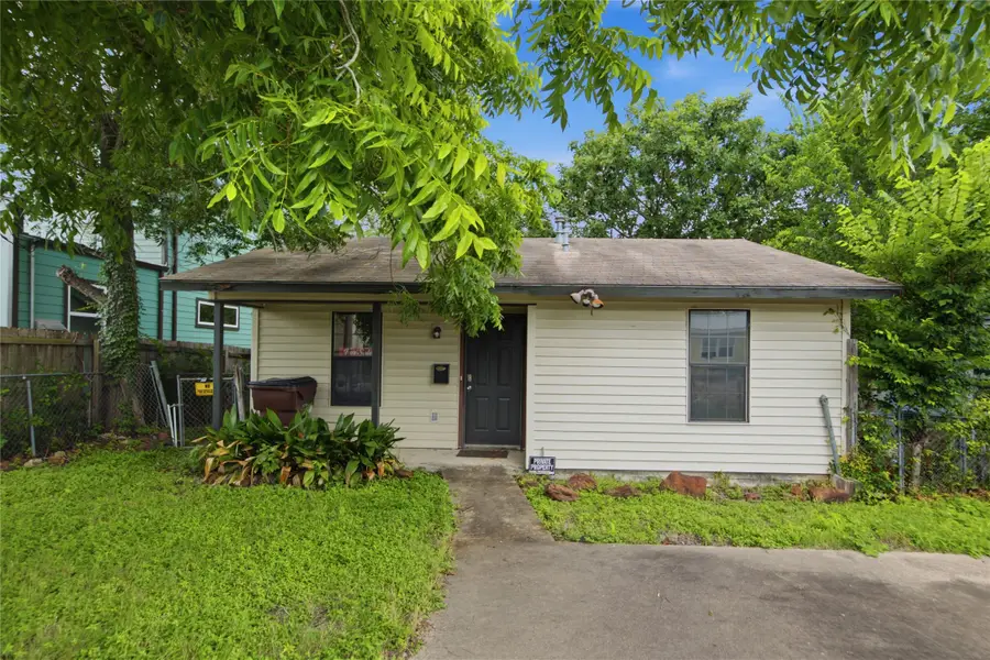 817 Chihuahua Street, Lockhart, TX 78644 - #3
