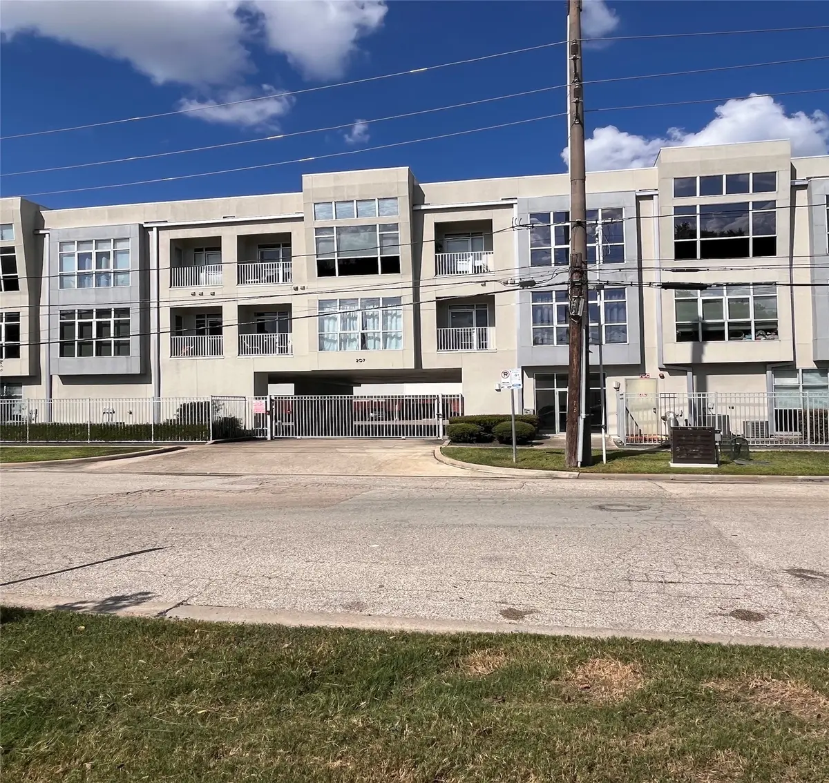 207 Pierce Street #206, Houston, TX 77002 - #1