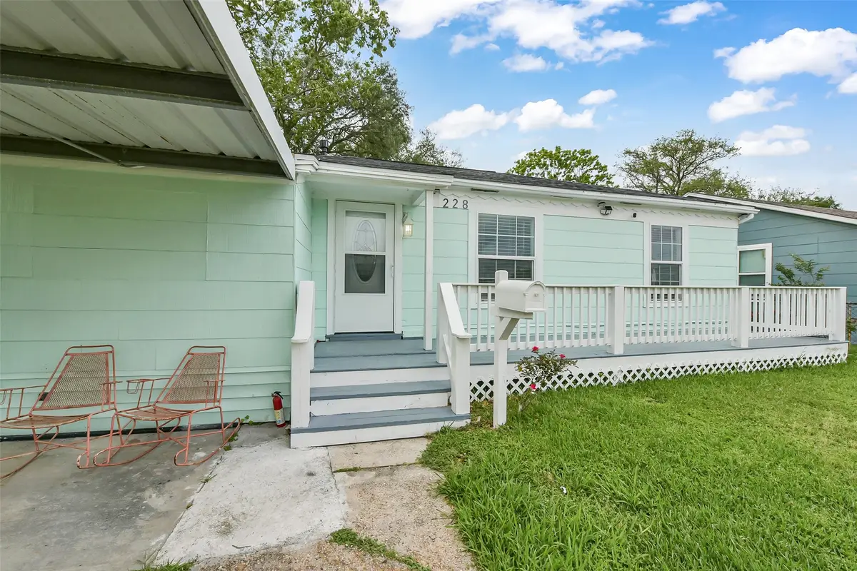 228 16th Avenue N, Texas City, TX 77590 - #1
