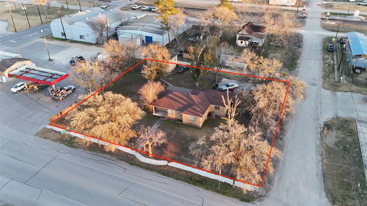 111 W York Street, Ganado, TX 77962 - #1