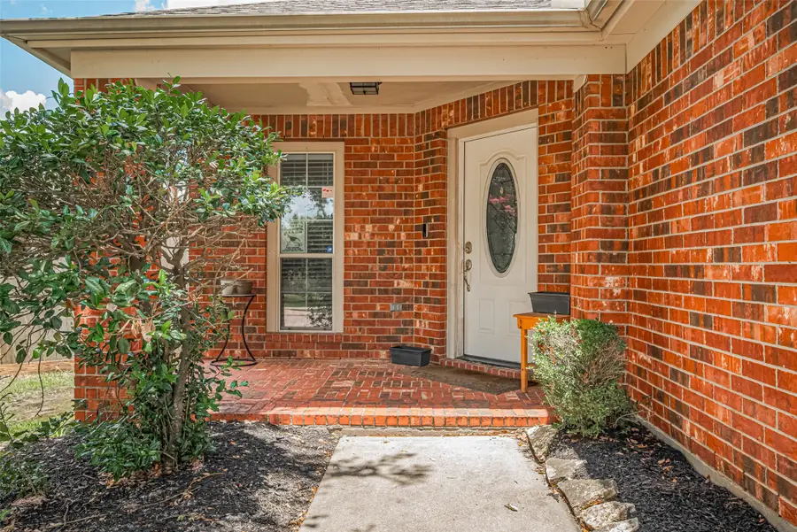 12005 Green Falls Drive, Pearland, TX 77584 - Image #2