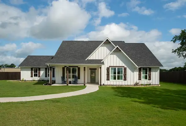 1005 Mustang Crossing Drive, Waller, TX 77484