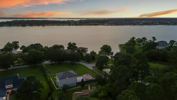 9239 Lake Conroe Drive, Conroe, TX 77304