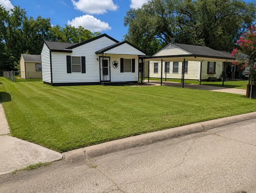 736 Kyle Street, Angleton, TX 77515 - #3