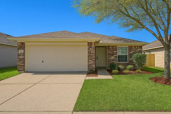3611 Apache Meadows Drive, Baytown, TX 77521
