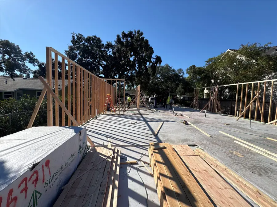 1050 W 42nd Street, Houston, TX 77018 - Image #2