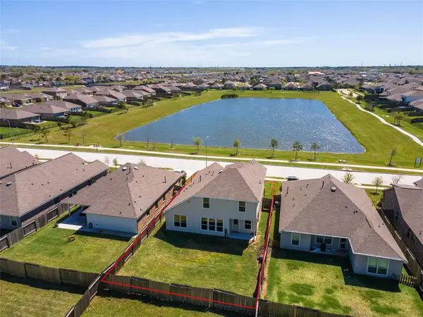 736 Scenic Lake Drive, La Marque, TX 77568