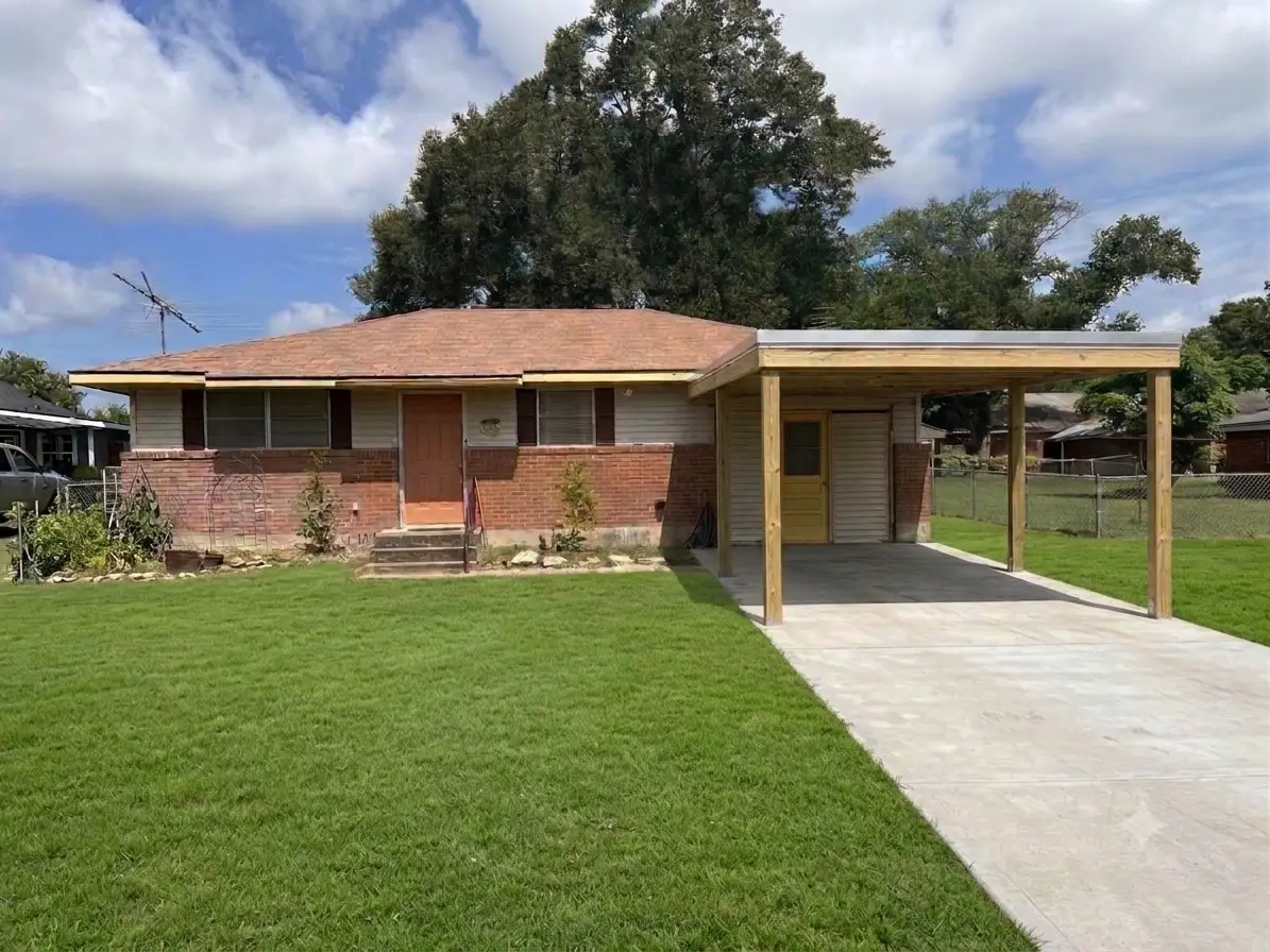 432 N Holland Street, Bellville, TX 77418 - #1
