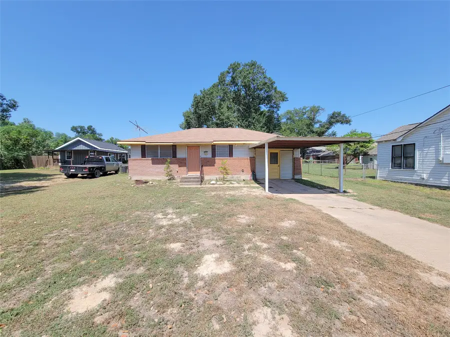 432 N Holland Street, Bellville, TX 77418 - #3