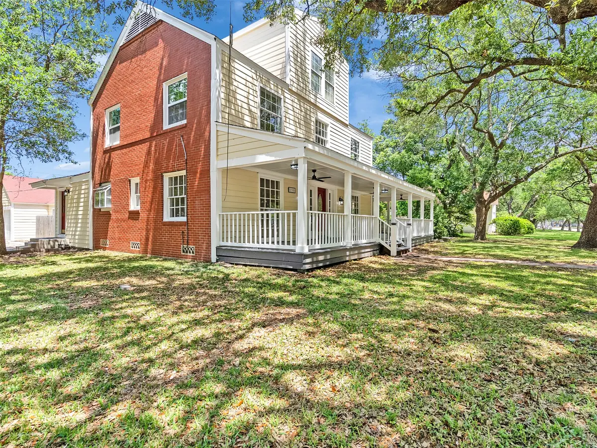 230 9th Avenue, Texas City, TX 77590 - #1