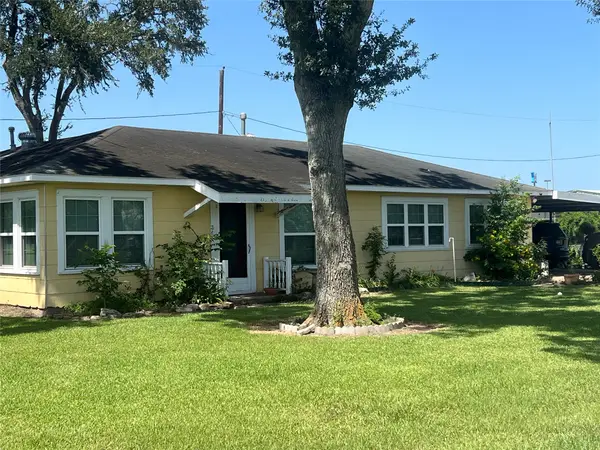 1515 N Mechanic Street, El Campo, TX 77437