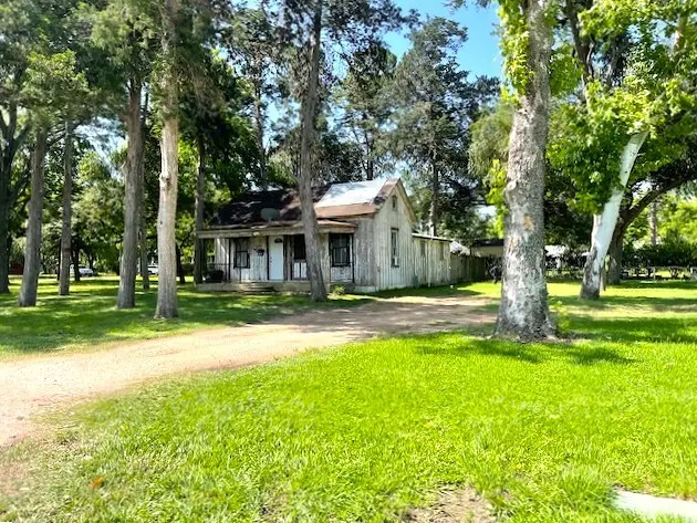 6211 Gresham Street, Wallis, TX 77485 - #1