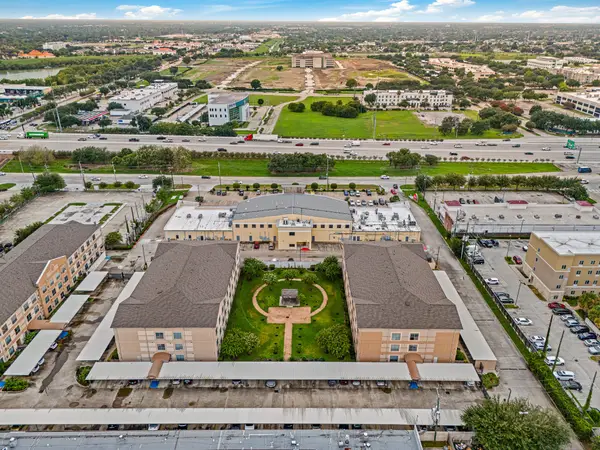 6611 W Sam Houston Parkway S #1E, Houston, TX 77072