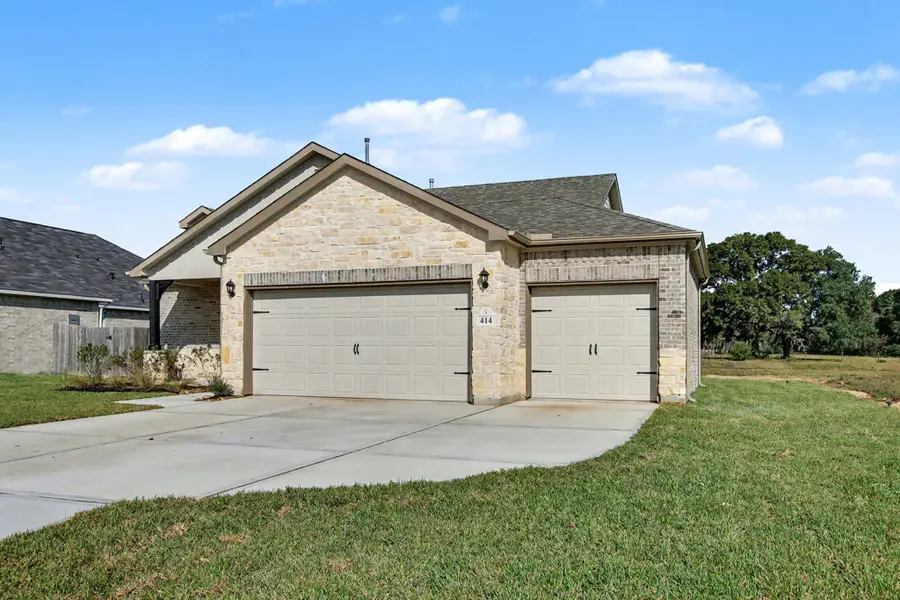 414 Wellshire Drive, West Columbia, TX 77486 - #2