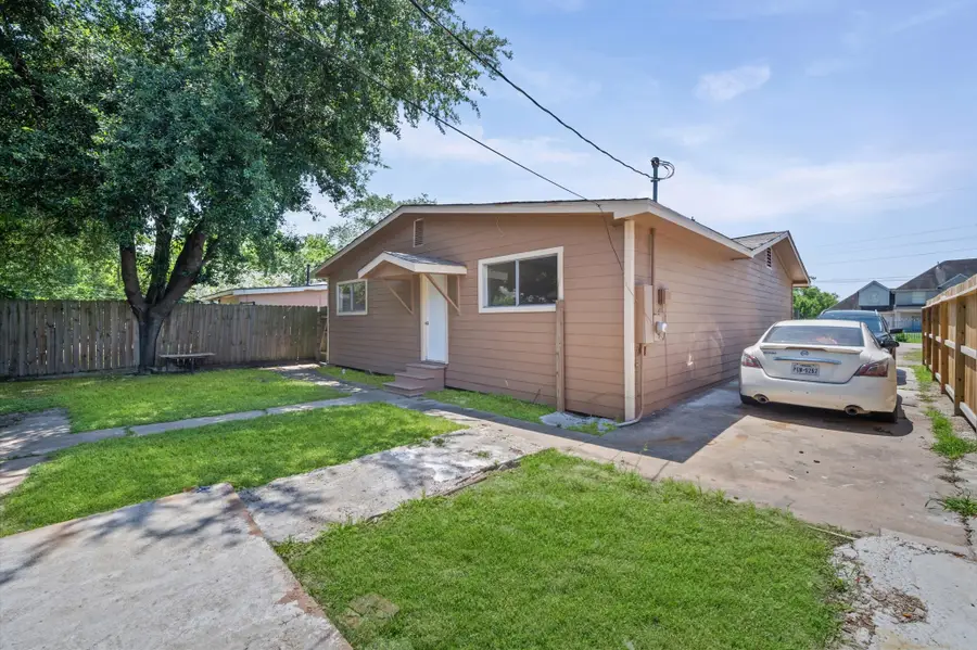 10621 Lane Street, Houston, TX 77029 - #2