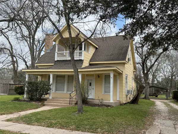208 E State Street, Eagle Lake, TX 77434