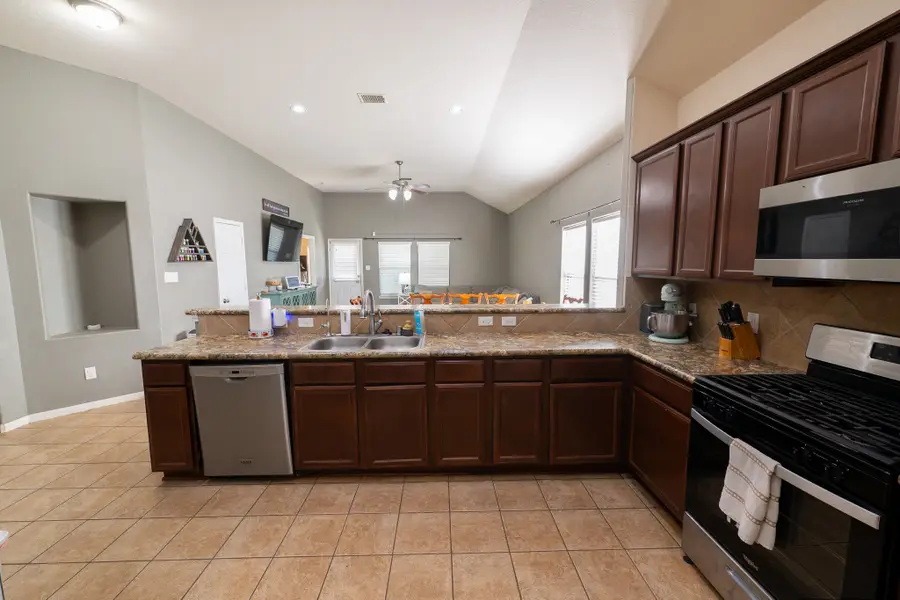 18441 Sunrise Pines Drive, Montgomery, TX 77316 - #2