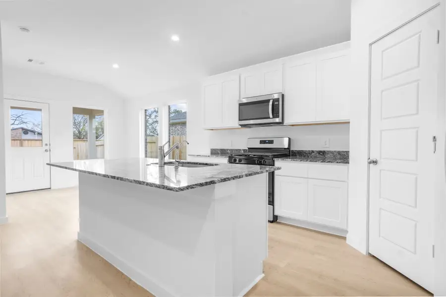 11 Robin Court, Angleton, TX 77515 - Image #2