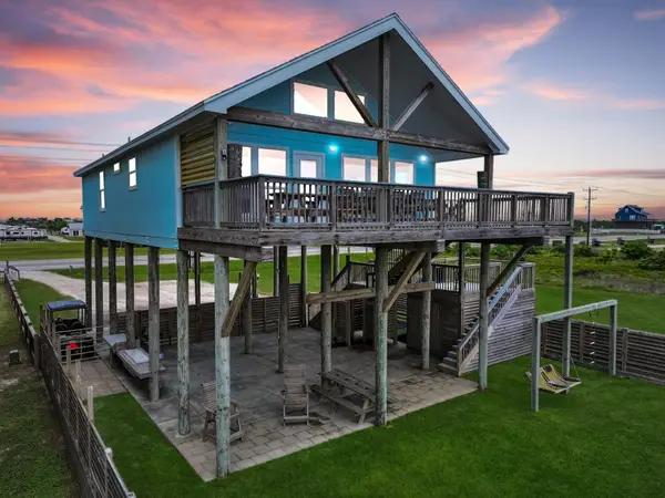 1684 1/2 Highway 87, Gilchrist, TX 77617