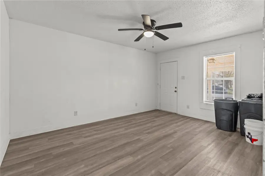 319 E B Street, La Porte, TX 77571 - #3