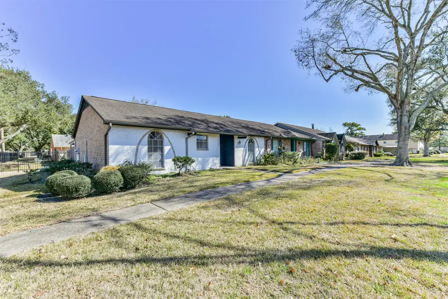 3914 Laura Leigh Drive, Friendswood, TX 77546 - #2