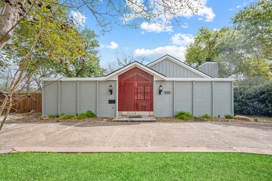 2111 N Galveston Avenue, Pearland, TX 77581 - #2