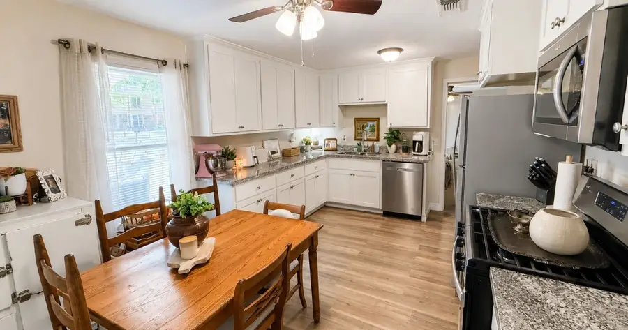 211 E Yell Street, Livingston, TX 77351 - #3