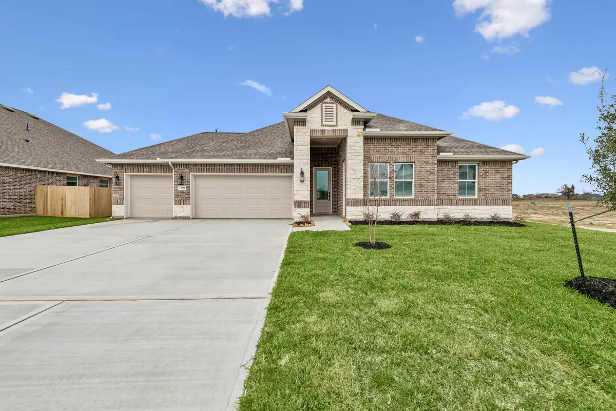 13002 Old Fashion Circle, Monterey Belvieu, TX 77535 - Image #1