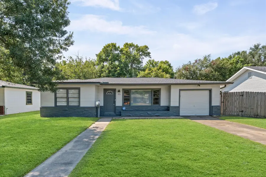921 22nd Avenue N, Texas City, TX 77590 - #2