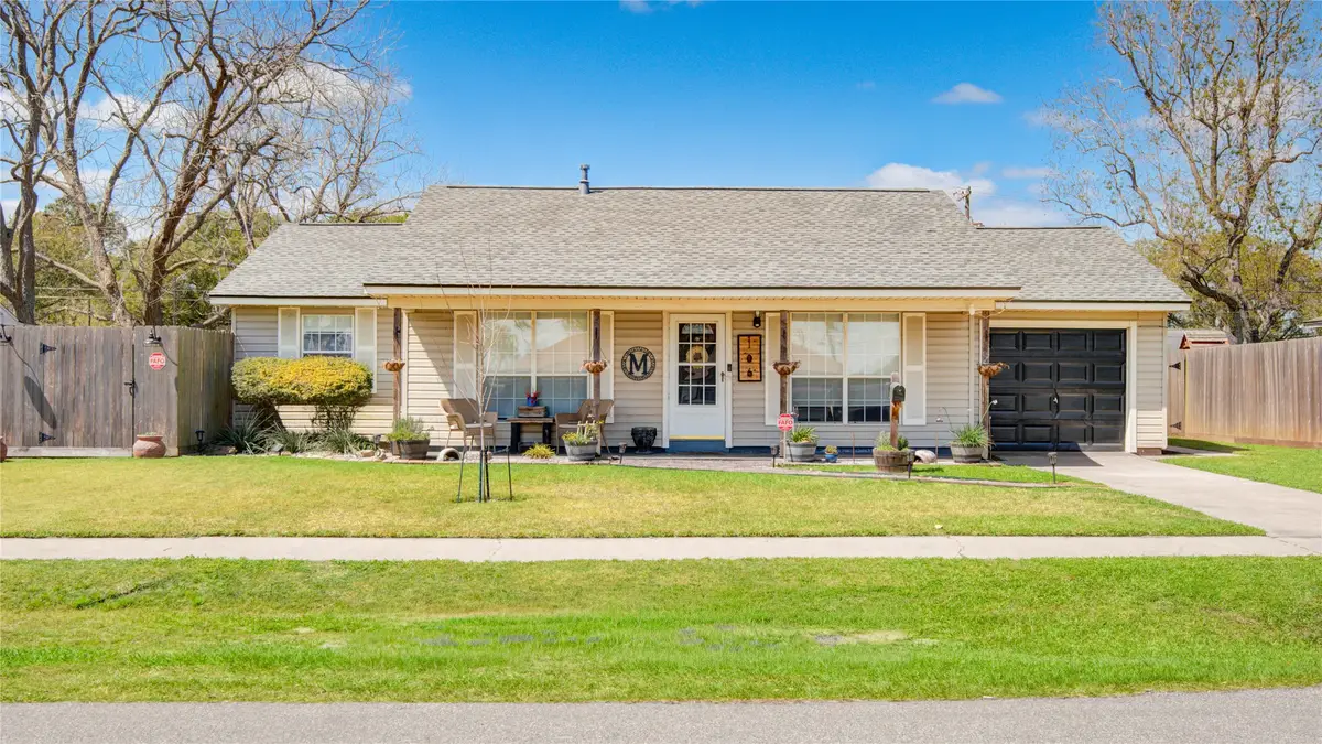 106 S Mattson Street, West Columbia, TX 77486 - #1