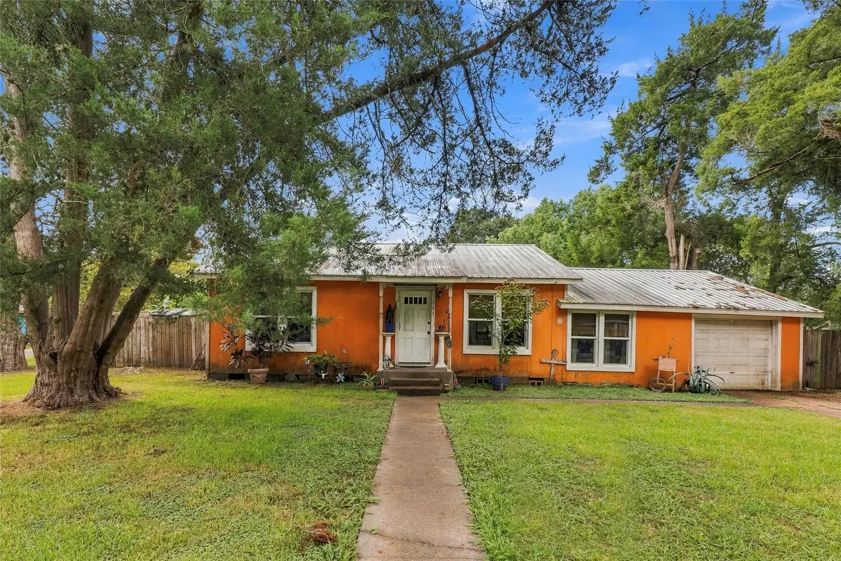 701 W Foley Street, Alvin, TX 77511 - #1