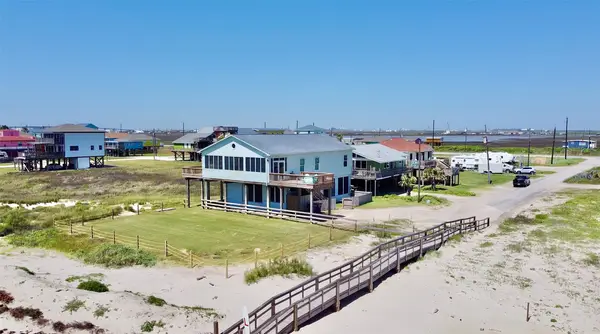 101 Saltgrass Avenue, Surfside Beach, TX 77541