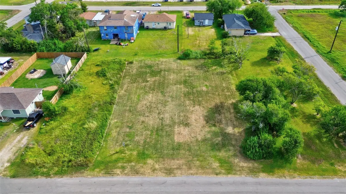 512 S Avenue G, Freeport, TX 77541 - #1