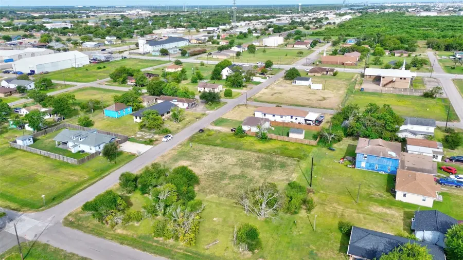 512 S Avenue G, Freeport, TX 77541 - #2