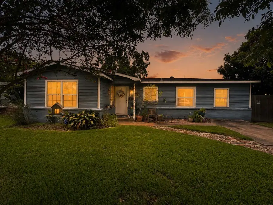 206 Cedar Drive, Hitchcock, TX 77563 - #2