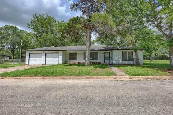 401 S Market Street, Hallettsville, TX 77964